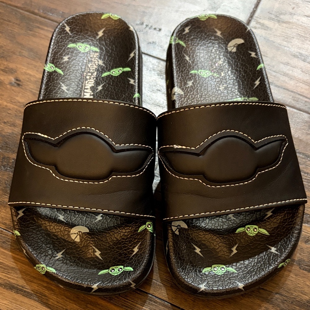 Baby Yoda Kids Black Slide Sandals Sz 1